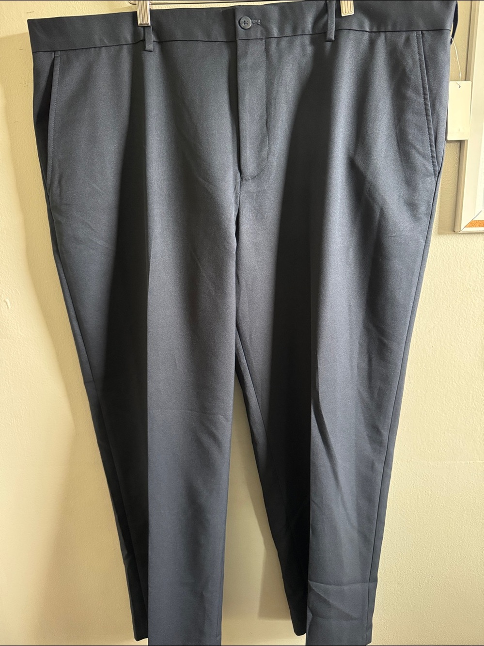 VanHeusen Traveler pants size 45/29 new with tag Navy blue